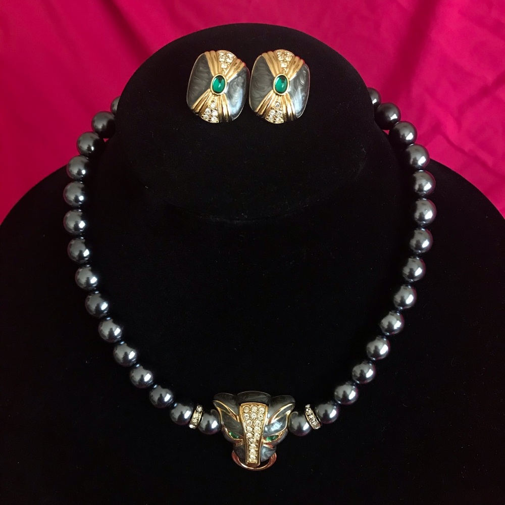 VINTAGE AVON DUCHESS NECKLACE & EARRING SET
